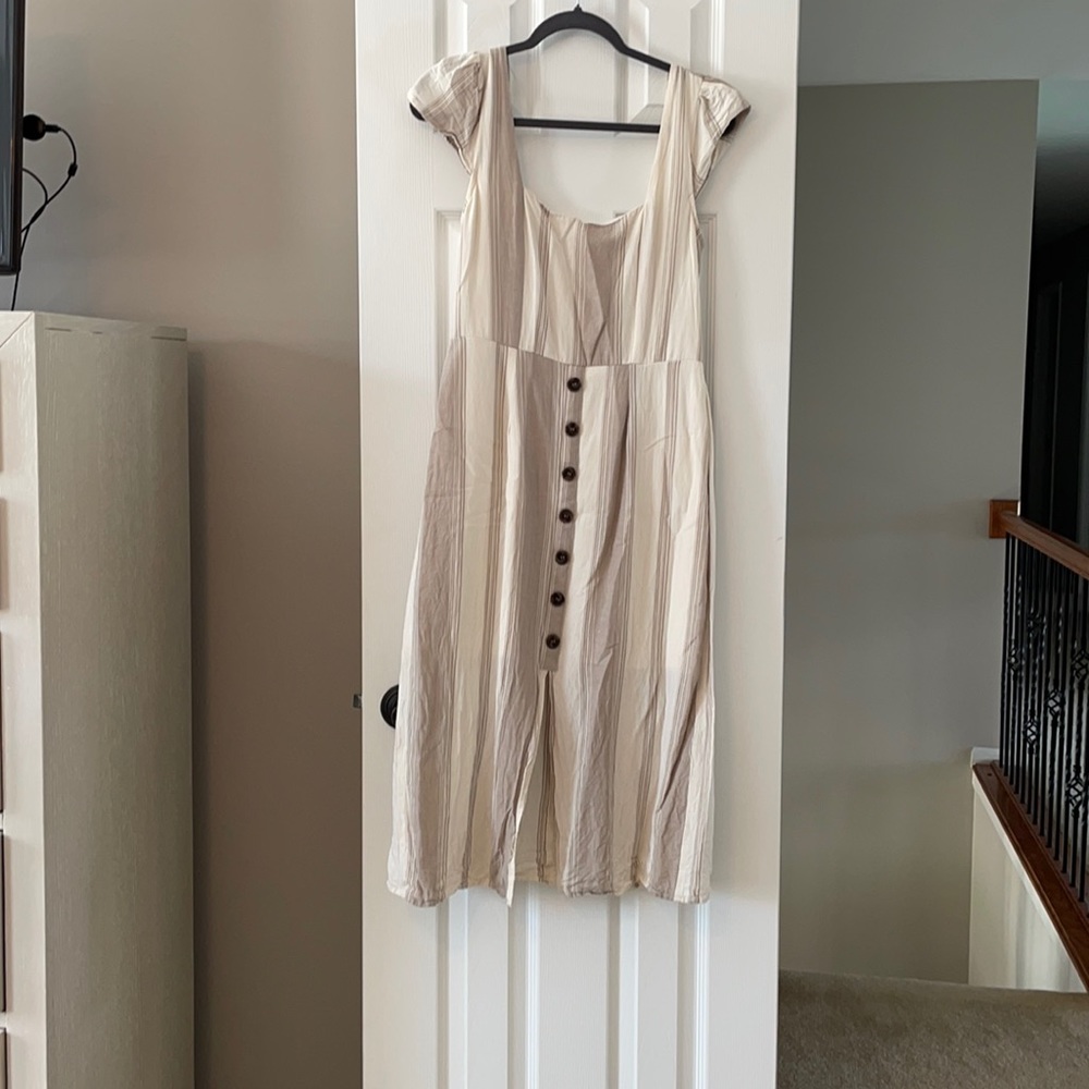 Altar’d state large tan & cream dress, tie back